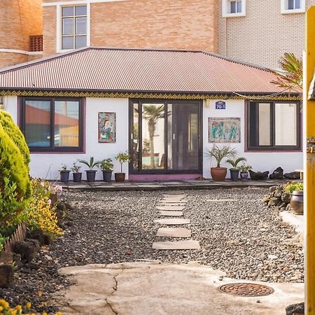 Shanti Shanti Guest House Jeju Exterior photo